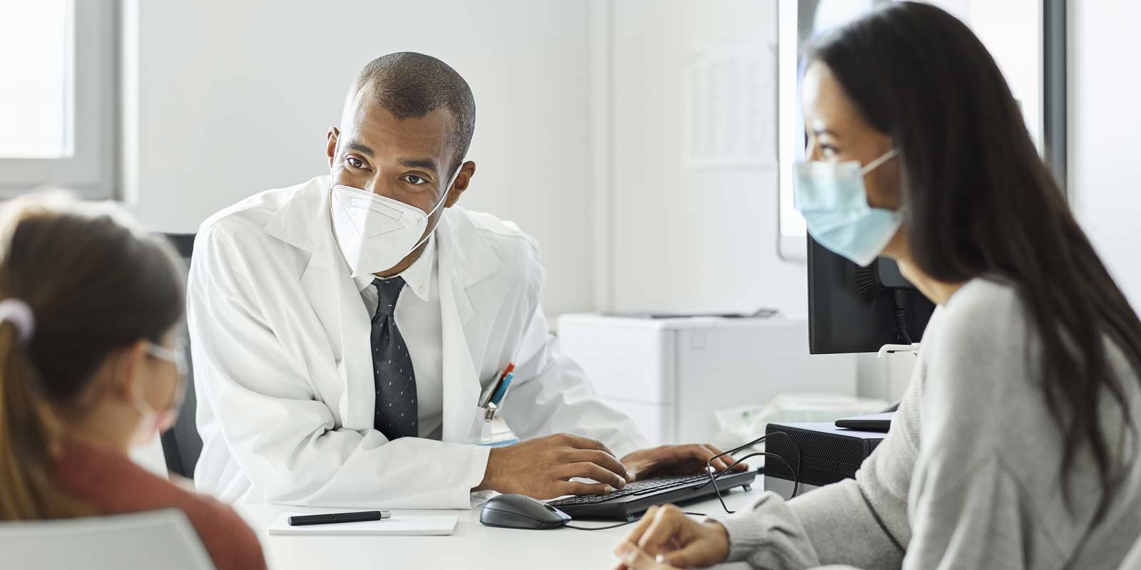 Médecin et patientes