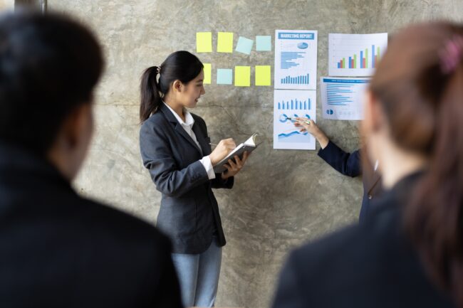 business-meeting-2024-03-22-23-00-35-utc conseil, développement, banque, transformation