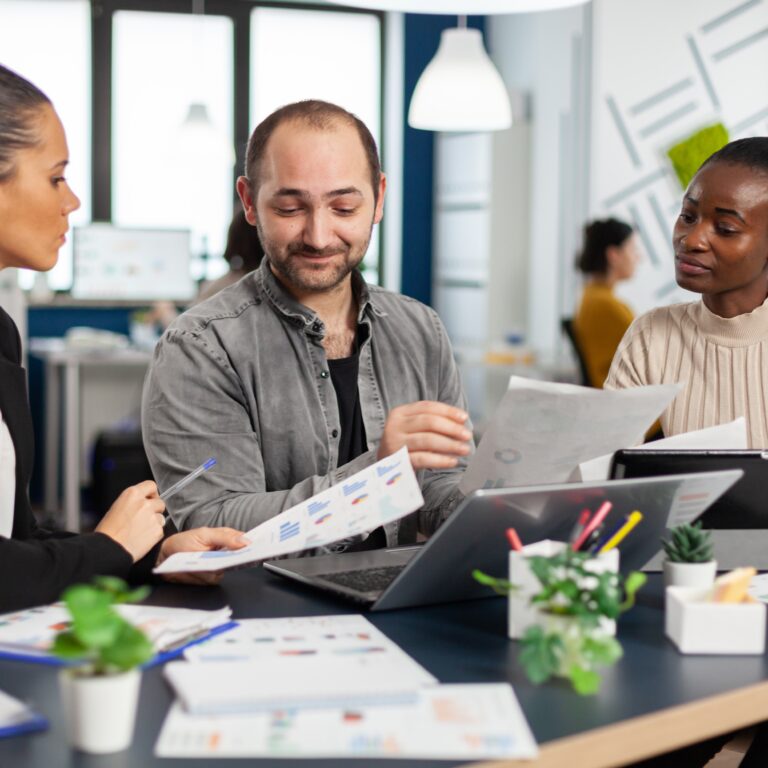 team-of-diverse-startup-company-colleagues-brainst-2025-02-17-17-36-15-utc performance rh, rh, ressources humaines, human ressources