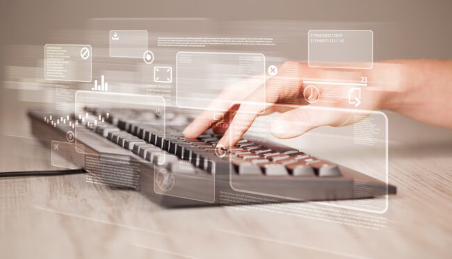 hand-touching-keyboard-with-high-tech-button-scree-2025-10-13-12-52-39-utc Quand les agents IA redessinent la distribution en assurance